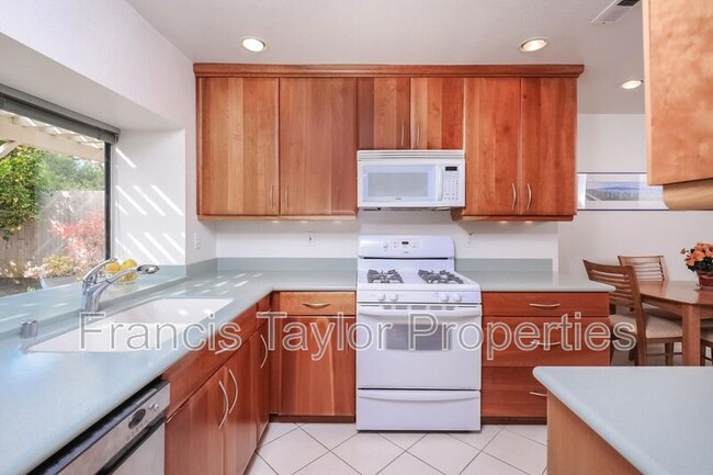 Building Photo - 2327 Fair Oak Ct