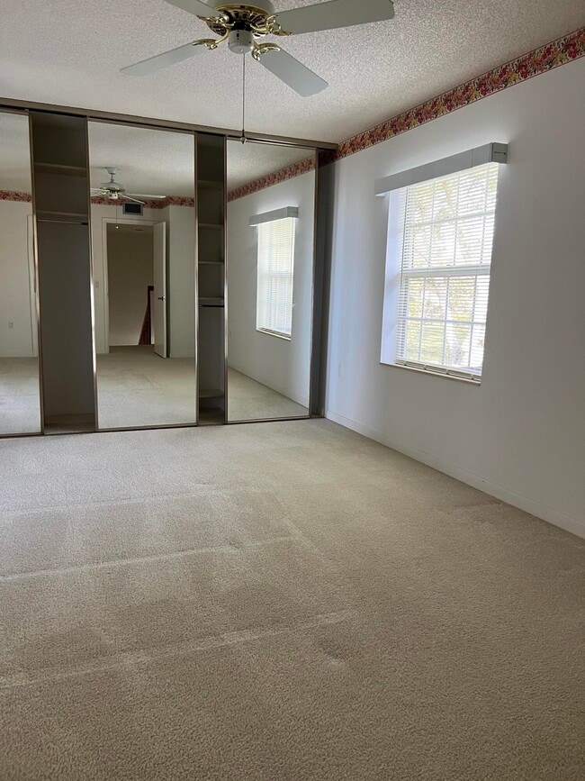 Building Photo - 36 Danbury Ct