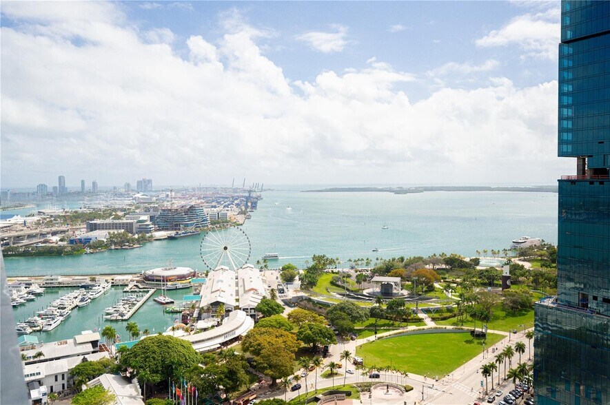 Building Photo - 398 NE 5th St