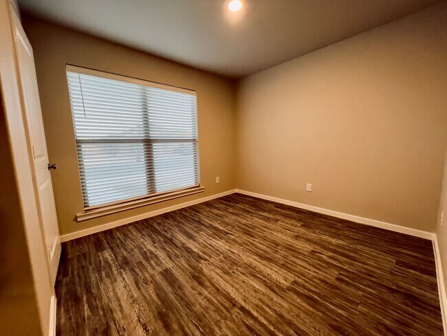 Building Photo - 2102 N Avenue K