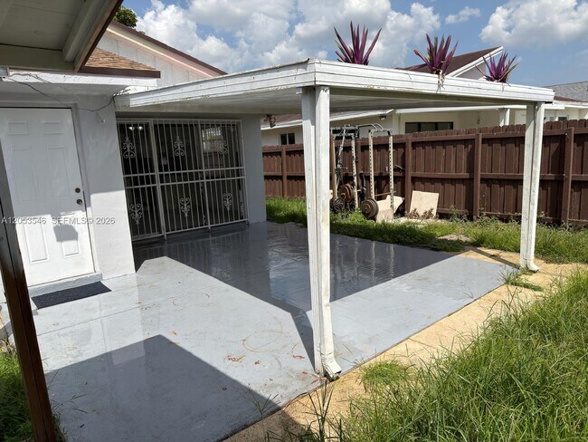 Building Photo - 6822 SW 130th Ave