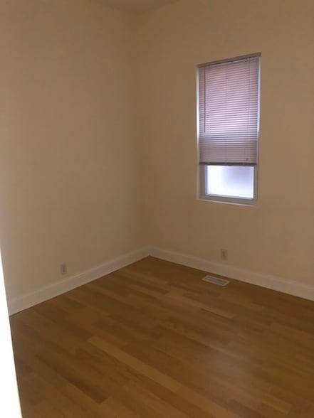 Building Photo - 2531 W Charleston St