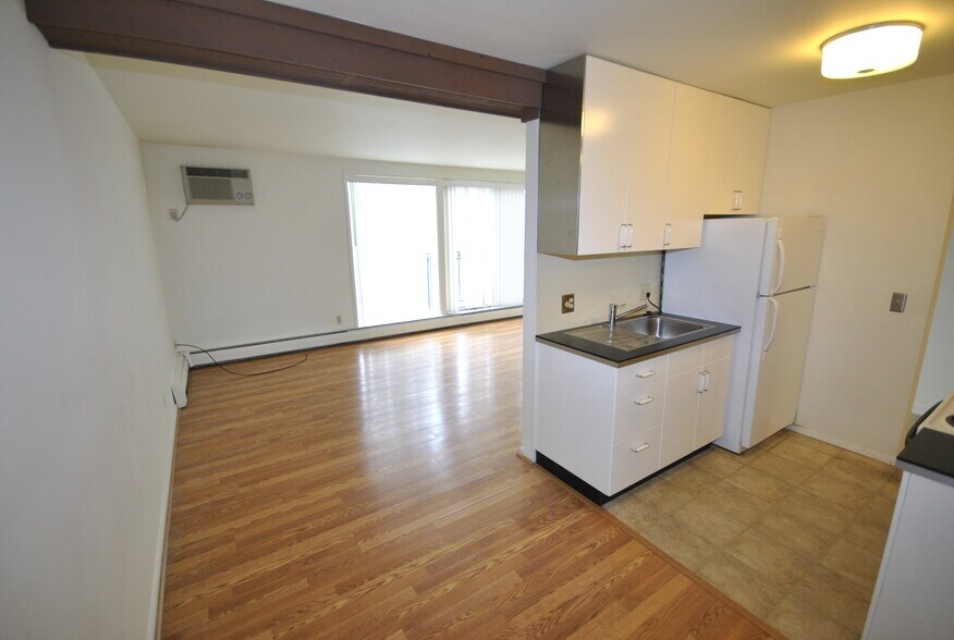 One-Bedroom Kitchen - The Sans Souci