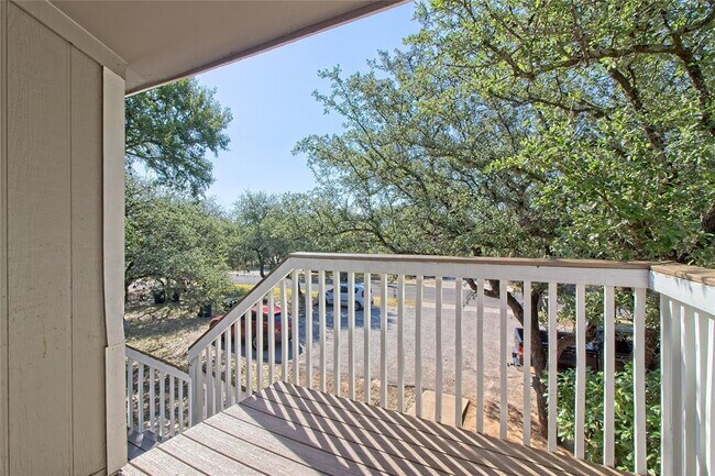 Building Photo - 401 Hedgewood Dr