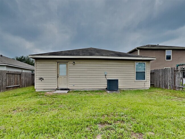 Building Photo - 4111 Medina River Ct