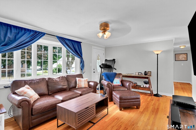 Building Photo - 75 Glenwood Dr