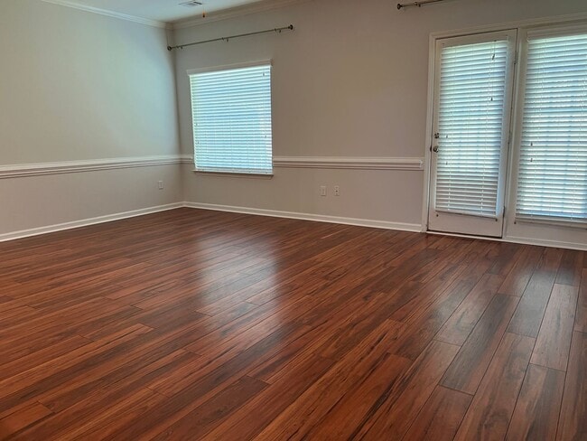 Building Photo - 3/2 Condo in Gated Community near Downtown...