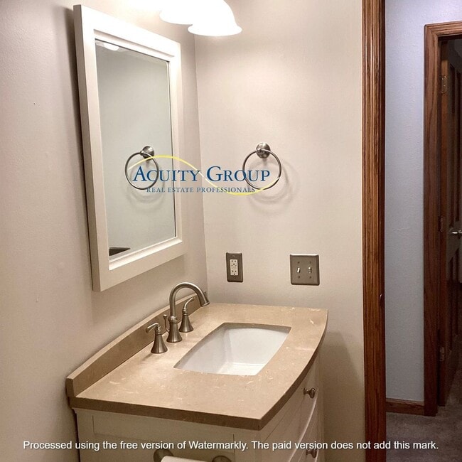 Building Photo - 3BR, 2BA Split Level Home