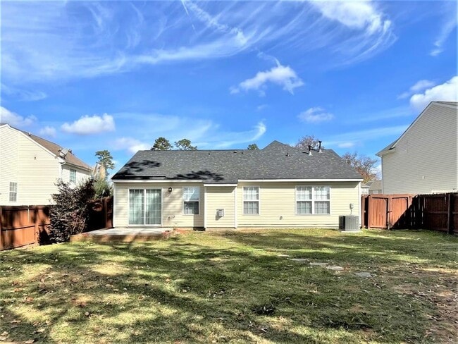 Building Photo - 2146 Clear Brook Dr