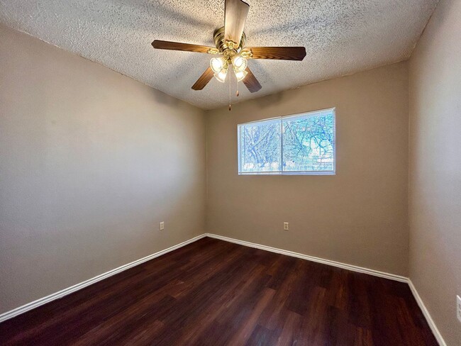 Building Photo - 1502 No Mor Cove