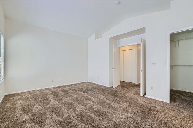 Building Photo - 4726 English Lavender - Gated community! R...