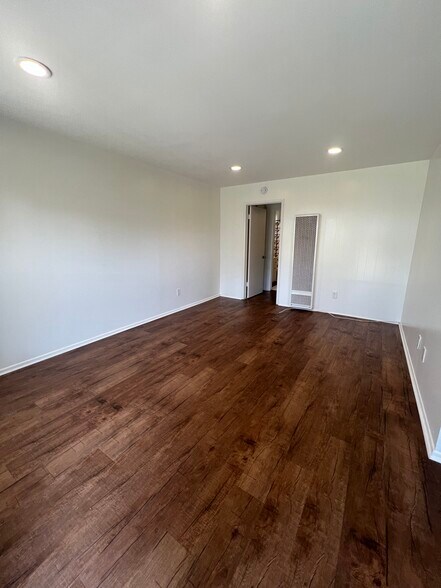 Building Photo - 15622 Pasadena Ave