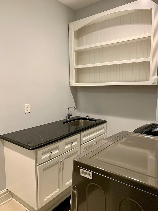 Building Photo - 131 Montgomery Ln