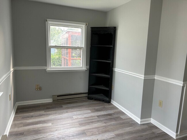 Building Photo - 66 Tunis Ave