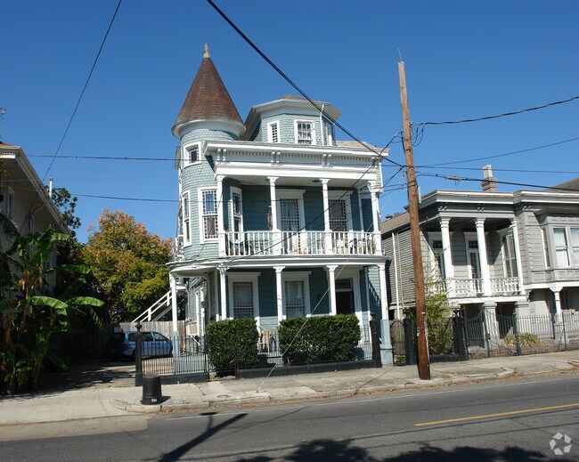 Building Photo - 2357 Magazine St