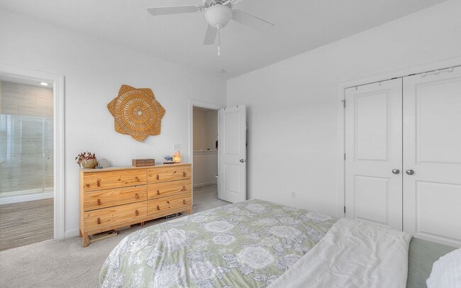 Building Photo - A MUST SEE!! 2-Bedroom Townhome In The Tern! Attached Garage - 400 Yards From Beaches - Dog Frien...