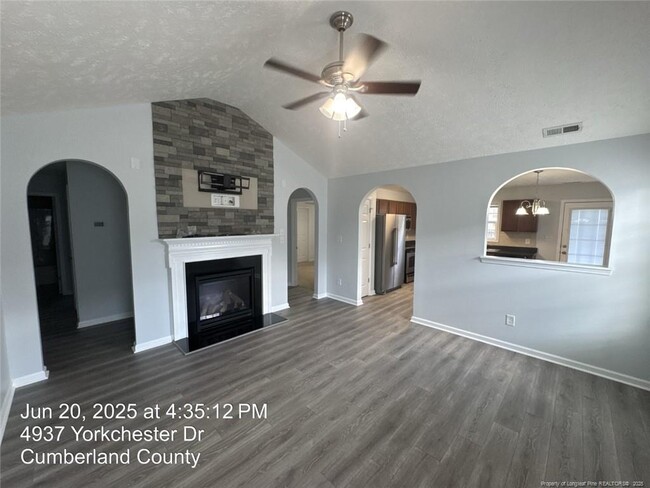 Building Photo - 4937 Yorkchester Dr