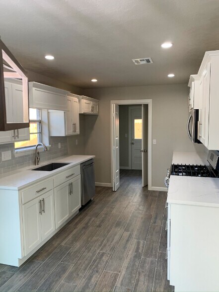 Building Photo - 217 E 30th St