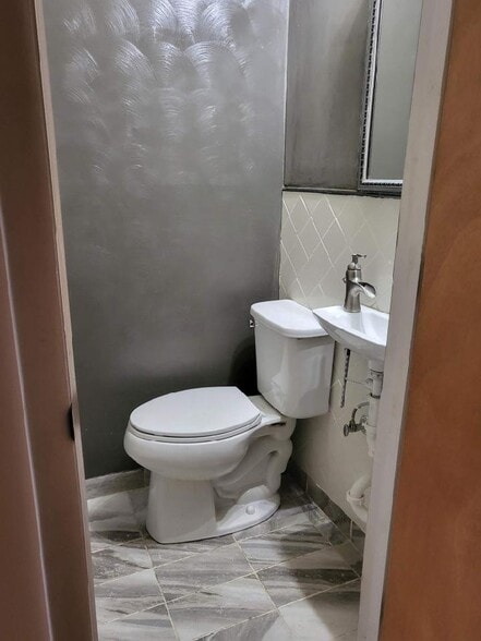 Half bath in main bedroom tiled - 10871 SW 90th Ct