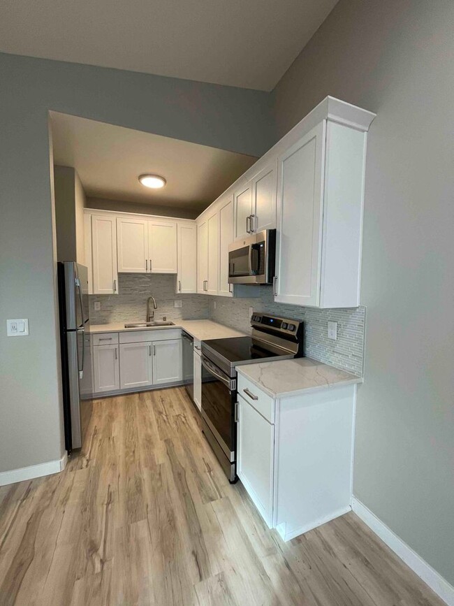 Building Photo - Stunning New Downtown 1 Bedroom