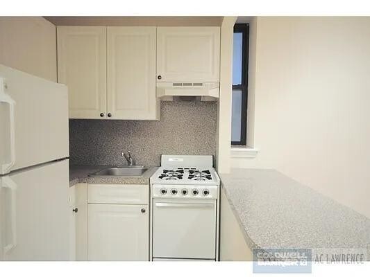 Building Photo - 151 E 81st St