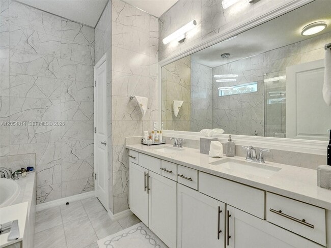 Building Photo - 4414 Ficus St