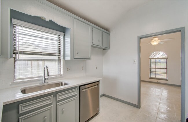 Building Photo - 2538 Knights Cir