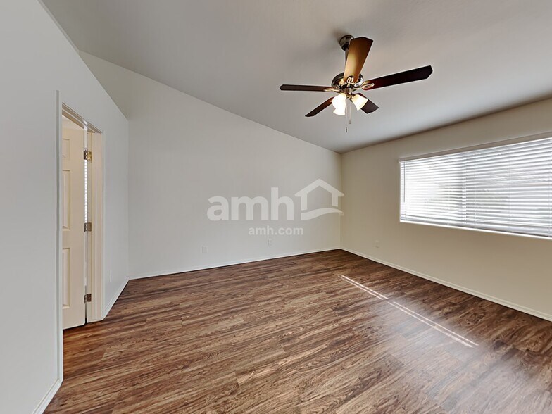 Building Photo - 8523 W Acapulco Ln