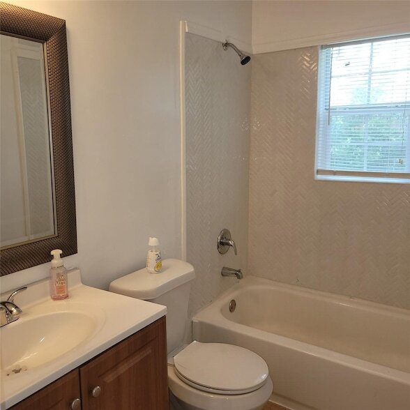 Building Photo - 5103 Willow Glen Dr