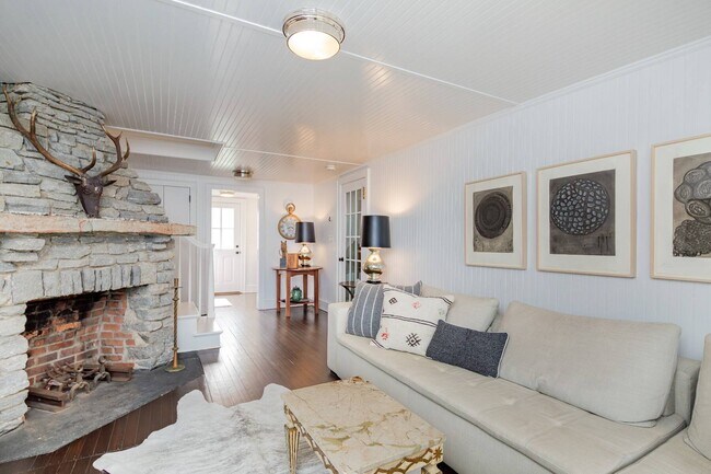 Building Photo - 21 Rawson Rd