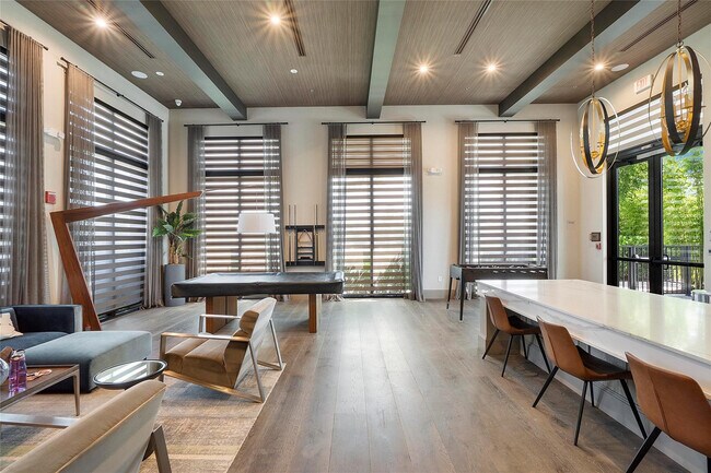 Building Photo - 10710 Aqua Ct