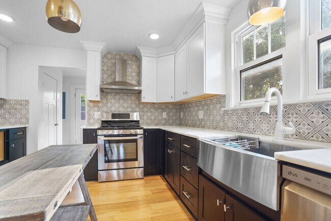 Building Photo - 520 Elgin St