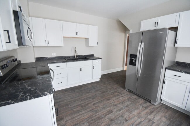 Building Photo - Huge, classic 2-story just outside of downtown Rochester