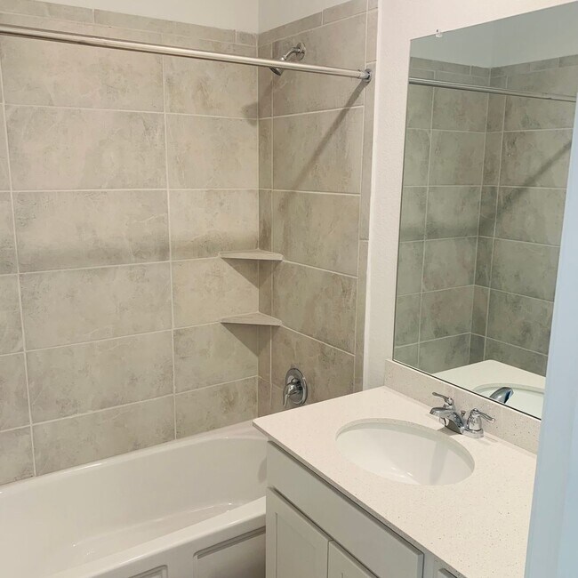 Building Photo - 4 Bed 2 Bath in Jarrell, TX