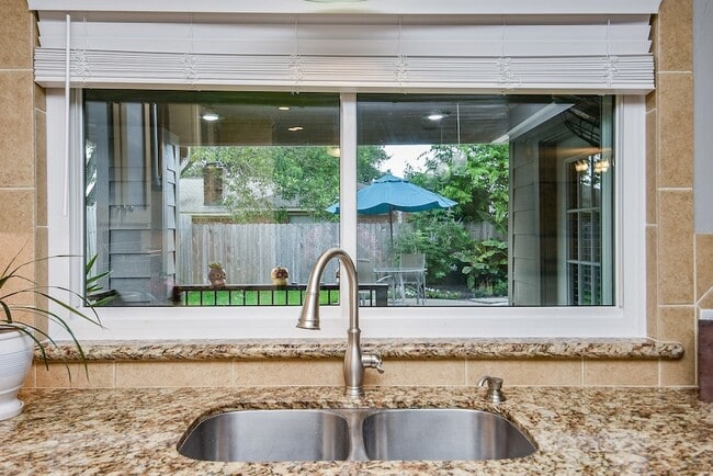 Building Photo - 1918 Quail Grove Ln