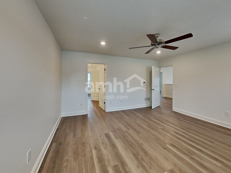 Building Photo - 419 Golden Maple Pl