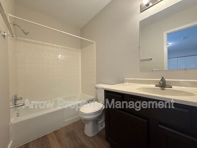 Building Photo - 1414 Oakland Rd NE