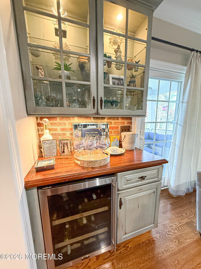 Building Photo - 315 Pitney Ave