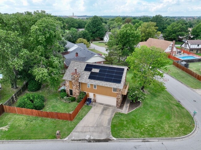Building Photo - 3 Bedroom 2.5 Bath total 2,448 Square feet