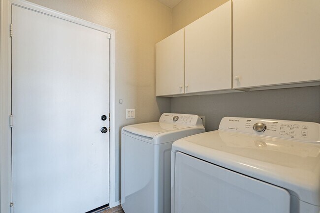 Building Photo - Stunning Two Story in Laveen!
