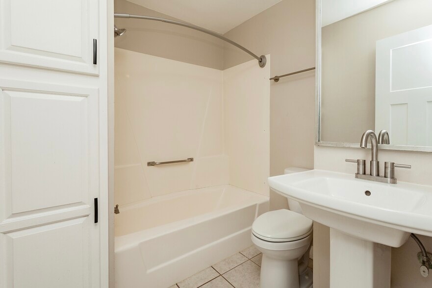 Full Bath - 2031 Friley Rd