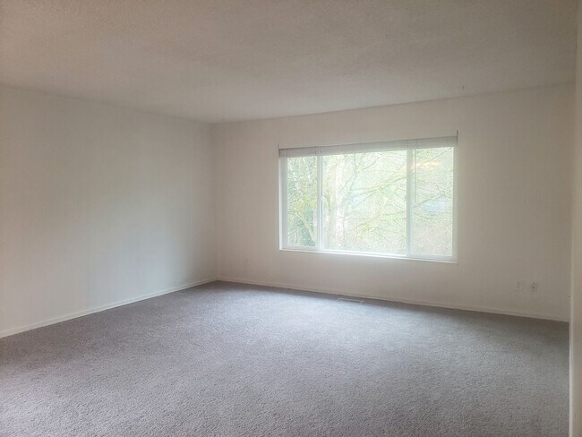Building Photo - Wonderful Two-Level Beaverton Home with Backyard and Greenspace