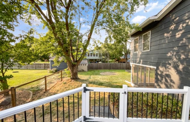 Building Photo - 377 Oakwood Dr