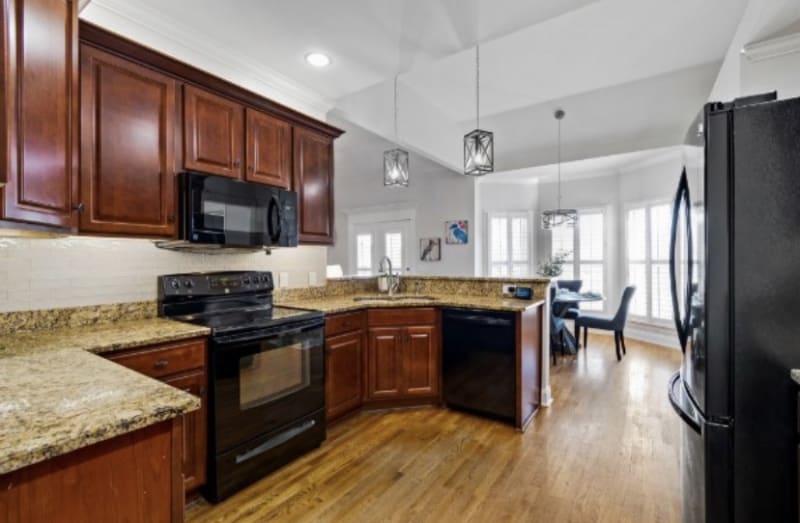 Building Photo - 301 Chamblee Ct