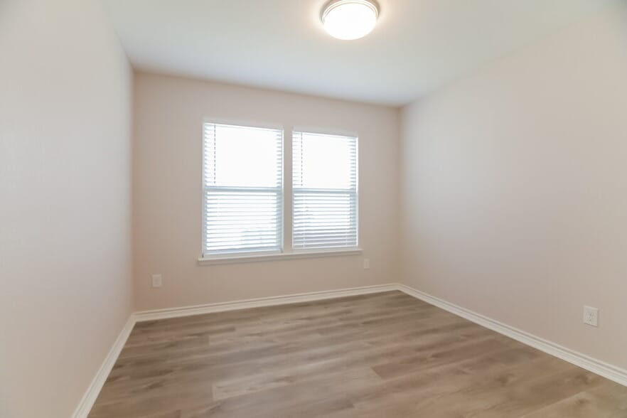 Building Photo - 1020 Callalily Dr