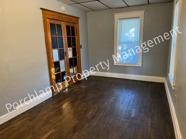 Building Photo - 749 Spencer St NE