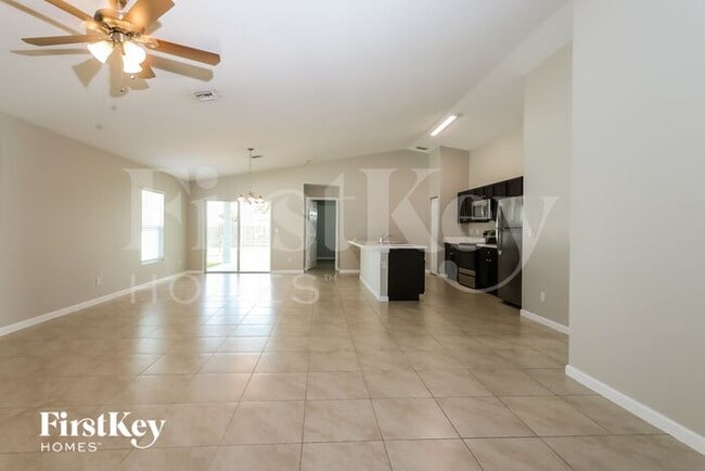 Building Photo - 1265 SW Century Ave