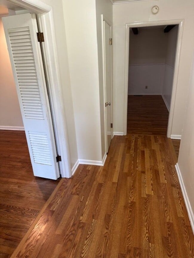 Building Photo - Charming 3 bed, 2 bath, 2 car garage in we...