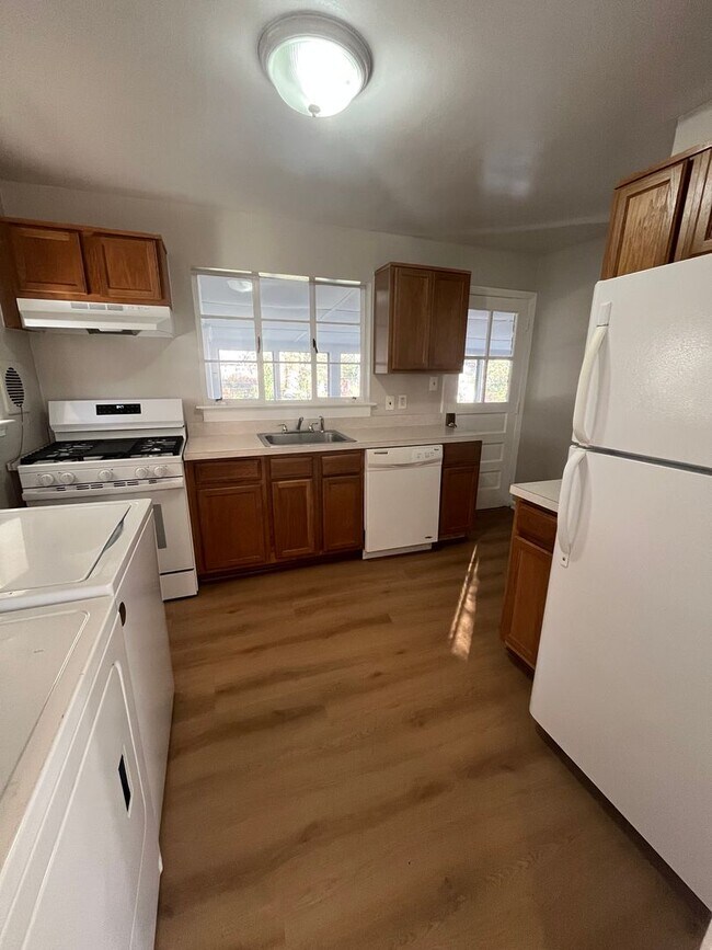 Building Photo - 7908 Wellington Rd