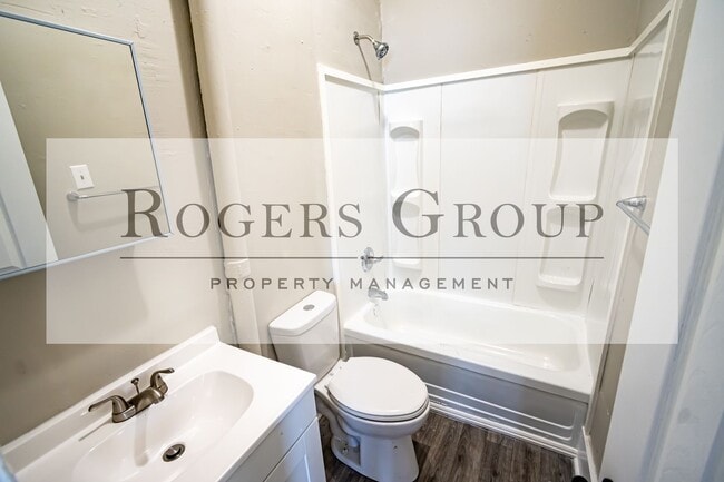 Building Photo - 718 John St